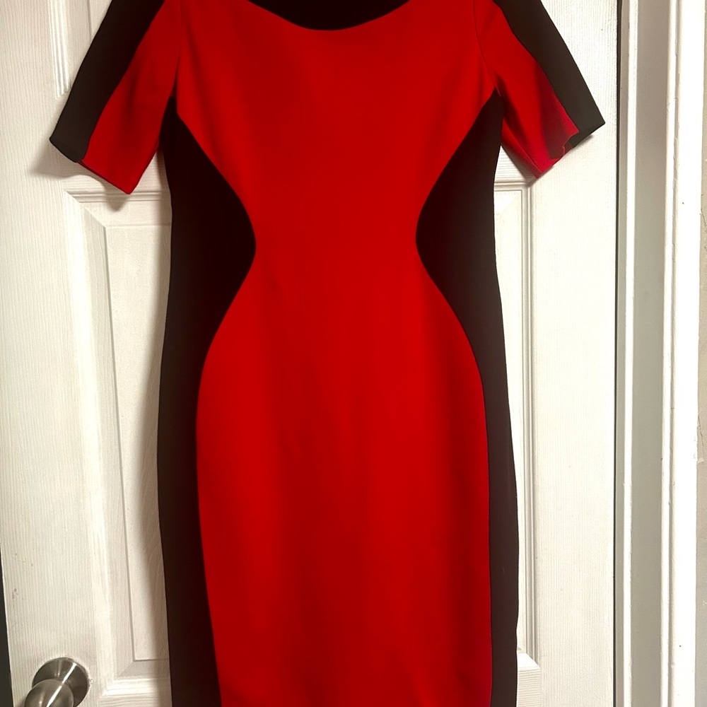 Nue by Shani Red and Black Colorblock Bodycon Dress with Built in Shapewear - M